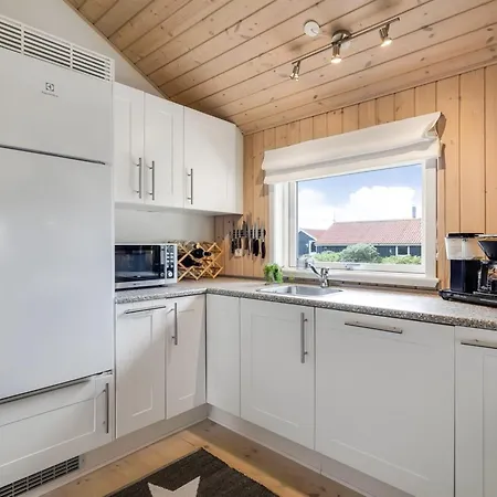 Effie - 500m From The Sea By Interhome *